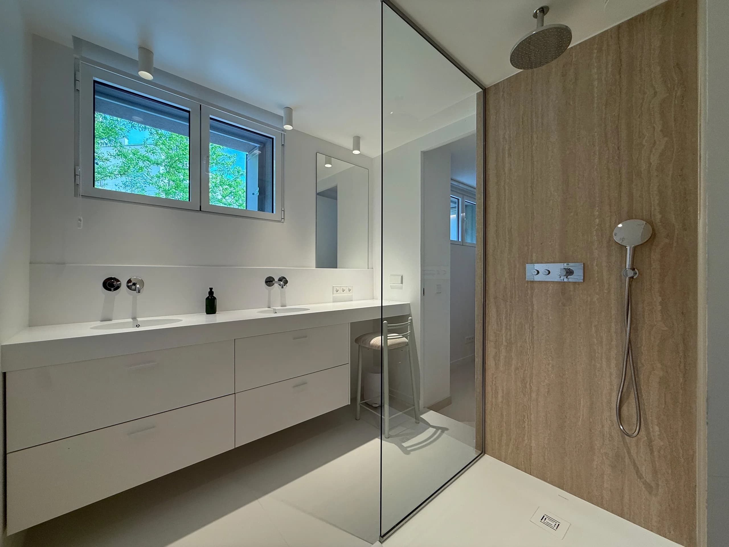 Suite bedroom details